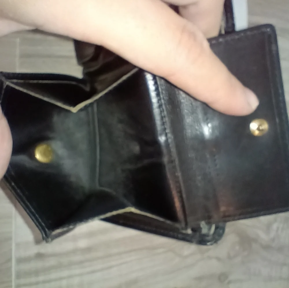 LOUIS VUITTON LV Epi Wallet Bi-Fold Leather Black